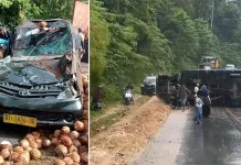Truk Terguling di Warangga, Dua Minibus Ikut Terserempet dan Tertindih Truk Terguling di Warangga, Dua Minibus Ikut Terserempet dan Tertindih