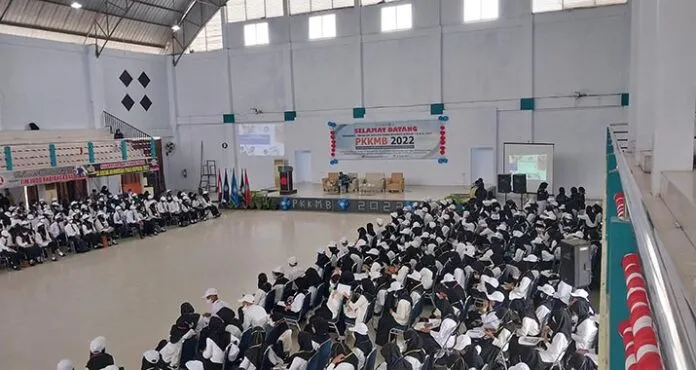 620 Mahasiswa Baru Poltekkes Kemenkes Kendari Ikuti PKKBM 2022