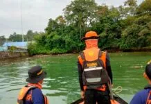 Perahu Dihantam Gelombang, Seorang Pria Hilang di Perairan Teluk Kendari Perahu Dihantam Gelombang, Seorang Pria Hilang di Perairan Teluk Kendari