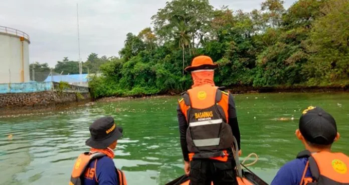 sar 1 Perahu Dihantam Gelombang, Seorang Pria Hilang di Perairan Teluk Kendari