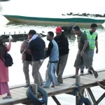 Minim Fasilitas Kesehatan di Desa, Ibu Ini Diseberangkan ke Kendari untuk Melahirkan Minim Fasilitas Kesehatan di Desa, Ibu Ini Diseberangkan ke Kendari untuk Melahirkan