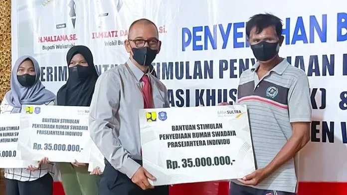 IMG-20220831-WA0009 Bersama Bank Sultra, Pemkab Wakatobi Beri Bantuan Rumah Layak Huni kepada 95 Warga