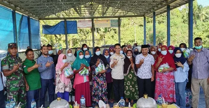 IMG_20220805_145956 Bupati Wakatobi Serahkan Bantuan ke Petani di Desa Pada Raya Makmur