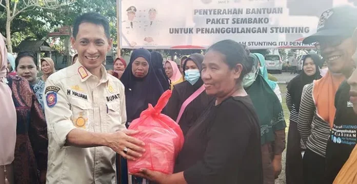 IMG_20220806_16545854 Bupati Wakatobi Serahkan Bantuan Sembako untuk Keluarga Berisiko Stunting