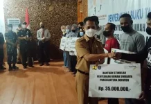 Bupati Wakatobi Serahkan Bantuan Rumah Swadaya Bagi Masyarakat Berpenghasilan Rendah Bupati Wakatobi Serahkan Bantuan Rumah Swadaya Bagi Masyarakat Berpenghasilan Rendah