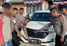 Pelaku yang Menabrak Anak SD hingga Tewas Datang Serahkan Diri ke Polresta Kendari Pelaku yang Menabrak Anak SD hingga Tewas Datang Serahkan Diri ke Polresta Kendari