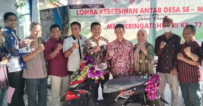 PSX_1698 Desa Mola Bahari Juarai Lomba Kebersihan, Bupati Harap Jadi Momentum Peduli Lingkungan