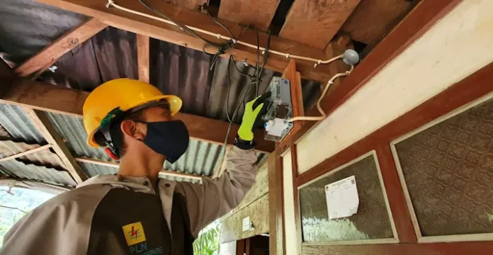 Peringati HUT ke-77 RI, PLN Listriki 3 Dusun di Sultra, 9 Dusun di Sulsel dan Sulbar