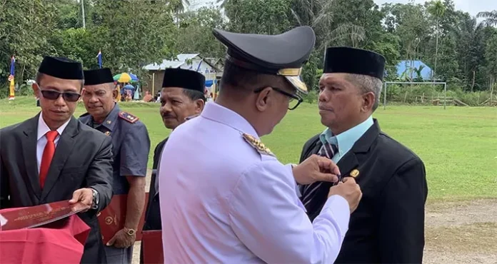 3 PNS di Mubar Terima Penghargaan Satyalancana Karya Satya dari Presiden