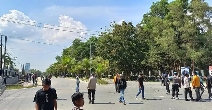 Demo Peringati 3 Tahun Peristiwa 26 September Diwarnai Aksi Lempar Batu