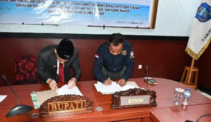 7b5f19e2-2dab-4aef-8743-3f5f94c26451_20220917_2601529942804192691 Bupati Wakatobi dan Balai Taman Nasional Teken Addendum PKS Pembangunan Strategis
