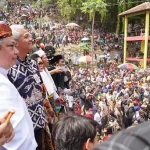 Merawat Tradisi Leluhur, Airlangga Hadiri Perayaan Yaa Qowiyyu di Jatinom Merawat Tradisi Leluhur, Airlangga Hadiri Perayaan Yaa Qowiyyu di Jatinom