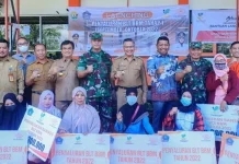 Wali Kota Kendari Salurkan BLT BBM Tambahan ke 1.488 KPM Wali Kota Kendari Salurkan BLT BBM Tambahan ke 1.488 KPM