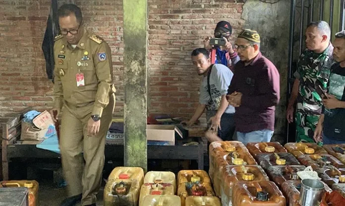 Ada Laporan APMS Tondasi Mainkan Takaran, Pj Bupati Mubar Turun Sidak