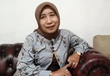 Tiga Tenun Khas Wakatobi Kantongi Sertifikat Kekayaan Intelektual Komunal Ketua Dewan Kerajinan Nasional Daerah (Dekranasda) Kabupaten Wakatobi Eliati Haliana