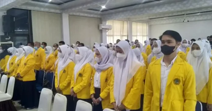134 Mahasiswa Fakultas Ilmu-Ilmu Kesehatan UMW Kendari Diyudisium