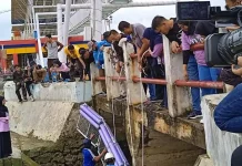 Peduli Kebersihan Laut, Army Kendari Pasang Trash Boom di Teluk Kendari Peduli Kebersihan Laut, Army Kendari Pasang Trash Boom di Teluk Kendari