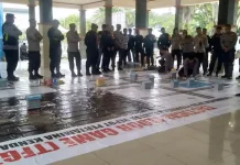 Siap Tangani Demonstrasi, Polisi Gelar Technical Floor Game di DPRD Sultra Siap Tangani Demonstrasi, Polisi Gelar Technical Floor Game di DPRD Sultra