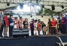 Peserta Sail to Indonesia Hadir di Pembukaan Festival Selat Tiworo Peserta Sail to Indonesia Hadir di Pembukaan Festival Selat Tiworo