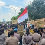 Peringati 3 Tahun Kematian Randi dan Yusuf, Ratusan Mahasiswa Datangi Polda Sultra Peringati 3 Tahun Kematian Randi dan Yusuf, Ratusan Mahasiswa Datangi Polda Sultra
