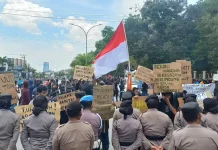 Peringati 3 Tahun Kematian Randi dan Yusuf, Ratusan Mahasiswa Datangi Polda Sultra Peringati 3 Tahun Kematian Randi dan Yusuf, Ratusan Mahasiswa Datangi Polda Sultra
