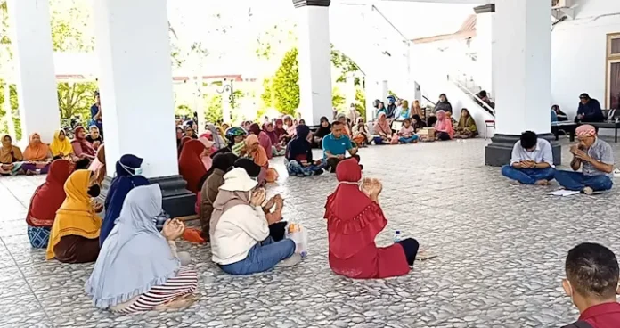 PSX_20220930_230043 DPRD Wakatobi Tuai Sorotan Tanjam hingga Disumpahi Adat Buton oleh Warga