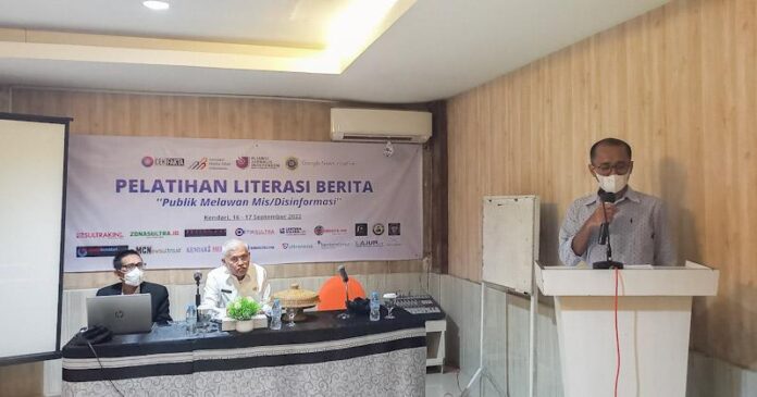 Pj Sekda Sultra Apresiasi Langkah Amsi Lawan Hoaks Melalui Pelatihan Literasi Berita