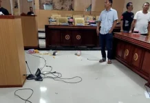 Empat Pemuda Mengamuk di Ruang Rapat DPRD, Pembahasan KUA-PPAS di Wakatobi Terhenti Empat Pemuda Mengamuk di Ruang Rapat DPRD, Pembahasan KUA-PPAS di Wakatobi Terhenti