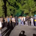 Polisi Patroli Usai Bentrokan Dua Kelompok Mahasiswa UHO Dua Kelompok Mahasiswa UHO Terlibat Bentrok