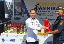 Bea Cukai Kendari Serahkan 46 Alat Pemadam Kebakaran ke Pemkot Bea Cukai Kendari Serahkan 46 Alat Pemadam Kebakaran ke Pemkot