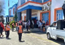 Minta Dipekerjakan, Buruh TKBM Demo di Kantor KSOP Kendari Minta Dipekerjakan, Buruh TKBM Demo di Kantor KSOP Kendari