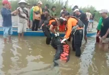 Penambang Pasir yang Hilang Terseret Arus Ditemukan Meninggalkan Dunia Penambang Pasir yang Hilang Terseret Arus Ditemukan Meninggalkan Dunia