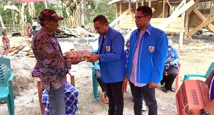 DPD KNPI Mubar Salurkan Bantuan Sembako untuk Korban Kebakaran