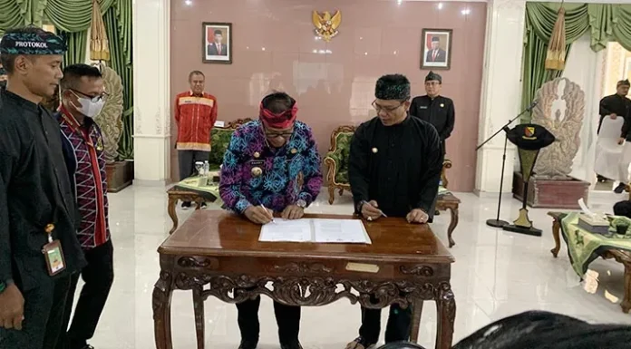 Pemkab Mubar dan Bandung Teken MoU Potensi Daerah dan Pelayanan Publik