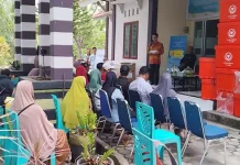 Bupati Wakatobi Serahkan Bantuan Cool Box dan Chest Freezer kepada Nelayan Bupati Wakatobi Serahkan Bantuan Cool Box dan Chest Freezer kepada Nelayan