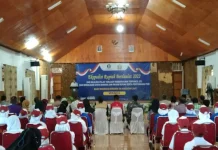 BI Bersama TNI AL Keliling Edarkan Uang Rupiah Baru di Wakatobi BI Bersama TNI AL Keliling Edarkan Uang Rupiah Baru di Wakatobi