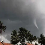24 Rumah Warga di Wakatobi Diubrak-abrik Angin Puting Beliung Ilustrasi angin puting beliung
