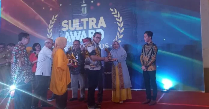 PSX_2314 Rektor UMW Kendari Sabet Penghargaan Sebagai Tokoh Inovasi Pendidikan