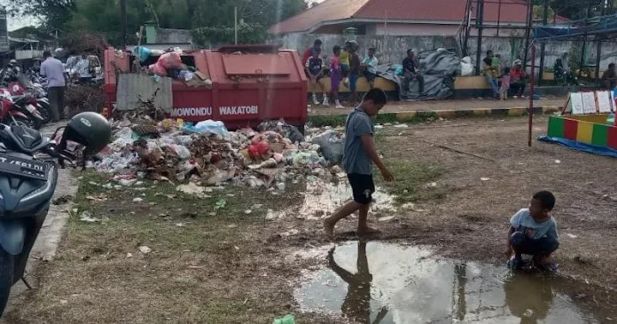 Dampak APBD-P Wakatobi Tak Disetujui Dewan, Sampah Menumpuk di Ibu Kota
