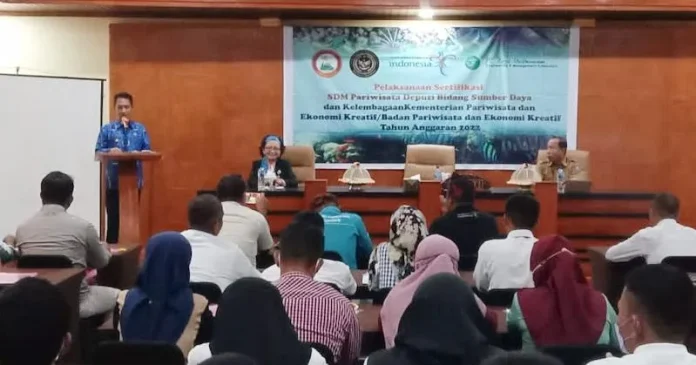 Pekerja Pariwisata di Wakatobi Ikut Program Sertifikasi dari Kemenparekraf