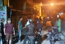 Bawa Busur dan Parang, Kelompok Bertopeng Bentrok di Lorong Bintang Depan Kampus UHO Bawa Busur dan Parang, Kelompok Bertopeng Bentrok di Lorong Bintang Depan Kampus UHO