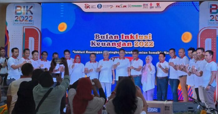 BIK 2022 Berlangsung Meriah, Tiga Kepala Daerah Raih Dilan Award dari OJK Sultra