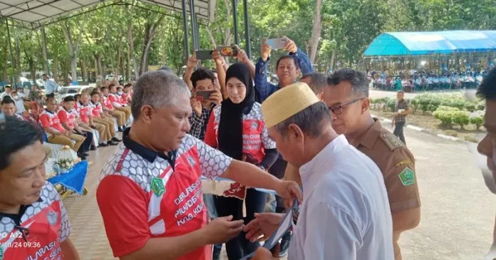 Pemkab Konawe Serahkan Bantuan Hibah ke Enam Rumah Ibadah dan Satu Organisasi Keagamaan