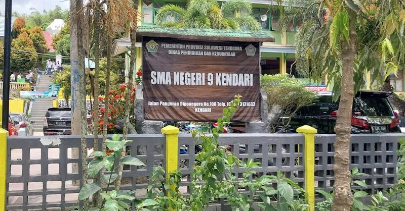 AJP Gelar Sosialisasi Pancasila Hingga Rehab Pagar Sekolah di SMAN 9 Kendari