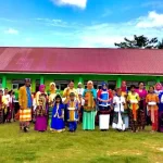 Peringati Hari Sumpah Pemuda, Guru dan Siswa SD di Mubar Ini Kenakan Pakaian Adat saat Upacara Peringati Hari Sumpah Pemuda, Guru dan Siswa SD di Mubar Ini Kenakan Pakaian Adat saat Upacara