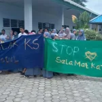 Kepsek SMAN 1 Wawotobi Didemo Ratusan Pelajarnya Karena Diduga LGBT Kepsek SMAN 1 Wawotobi Didemo Ratusan Pelajarnya Karena Diduga LGBT