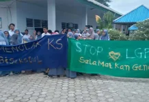 Kepsek SMAN 1 Wawotobi Didemo Ratusan Pelajarnya Karena Diduga LGBT Kepsek SMAN 1 Wawotobi Didemo Ratusan Pelajarnya Karena Diduga LGBT
