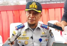 Dishub Kendari Pasang 300 Biji Lampu LED di Ruas Jalan Kepala Dinas (Kadis) Dishub Kota Kendari Laode Abdul Manas Salihin