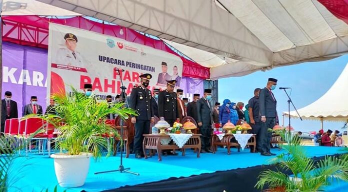 Pemkab Buteng Gelar Upacara Hari Pahlawan di Pantai Katembe