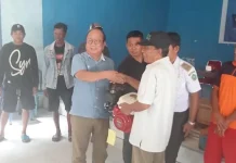 Sahuti Aspirasi Warga, Anggota DPRD Nur Sinapoy Salurkan Bantuan Mesin Ketinting dan Benih Lele Sahuti Aspirasi Warga, Anggota DPRD Nur Sinapoy Salurkan Bantuan Mesin Ketinting dan Benih Lele